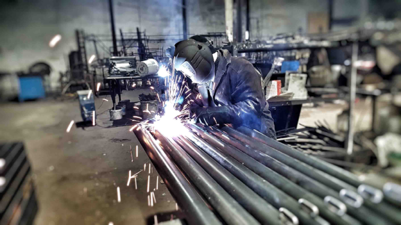 Какие материалы используют при изготовлении уличного спортивного оборудования в Чувашской республике?